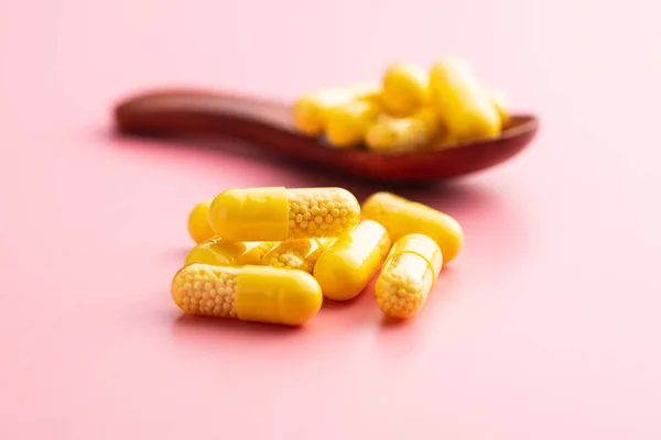 Vitamine Capsules Vitamine Pillen Roze Achtergrond — Stockfoto