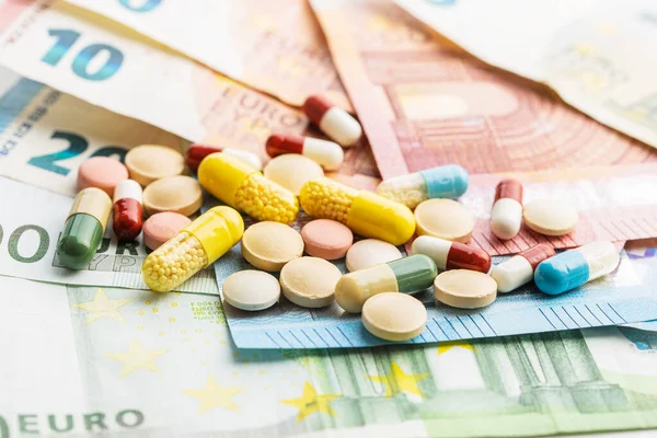 Spritze Und Eurogeld Gesundheitswesen Und Geschäftskonzept — Stockfoto