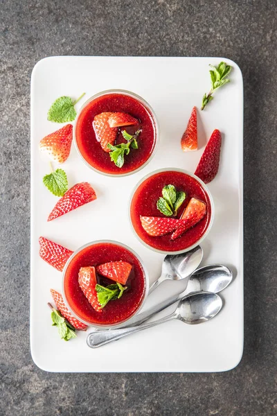 Panna Cotta Dolce Italiana Con Fragole Piatto Bianco Vista Dall — Foto Stock