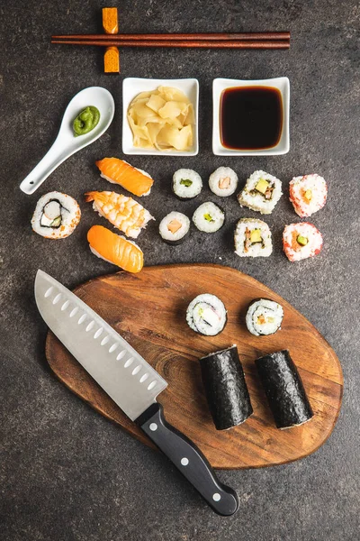 Ιαπωνικό Σούσι Maki Nigiri Και California Roll Sushi Σολομό Χαβιάρι — Φωτογραφία Αρχείου