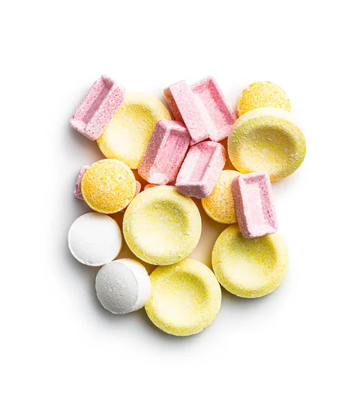 Coloridos Caramelos Duros Aislados Sobre Fondo Blanco — Foto de Stock