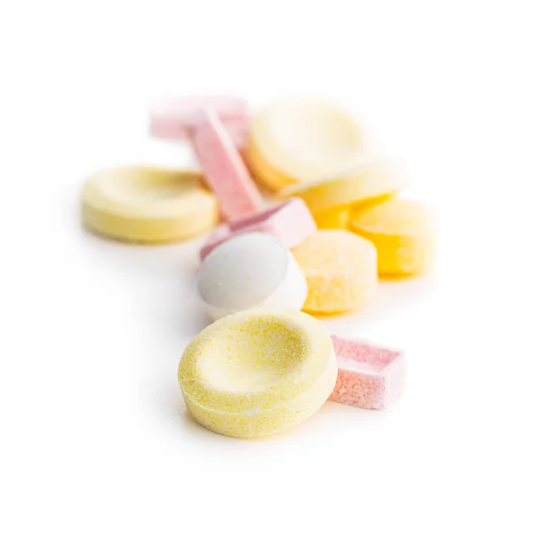 Beyaz Arkaplanda Izole Edilmiş Renkli Sert Şekerler — Stok fotoğraf