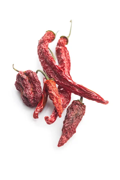 Sušené Červené Chilli Papričky Izolované Bílém Pozadí — Stock fotografie