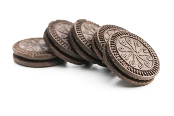 Dark Cream Sandwich Koekjes Geïsoleerd Witte Achtergrond — Stockfoto