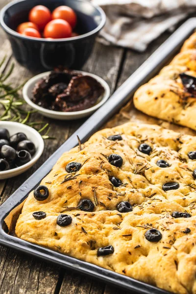 Focaccia Italienne Maison Pâtisseries Italiennes Traditionnelles Aux Olives Noires — Photo