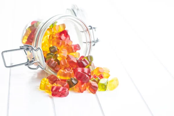 Gummy Beren Gelei Snoep Kleurrijke Bonbons Pot Witte Tafel — Stockfoto