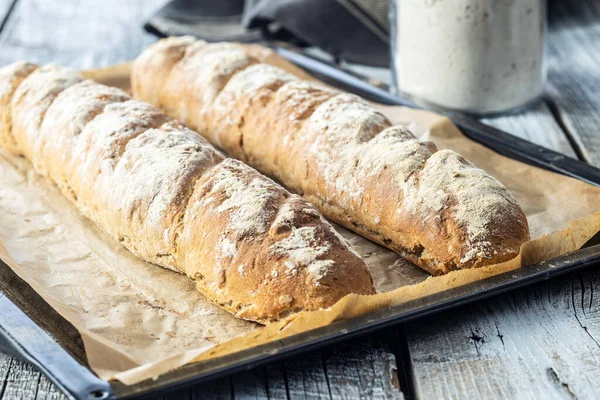 Baguete Pão Grão Integral Fresco Papel Assado — Fotografia de Stock