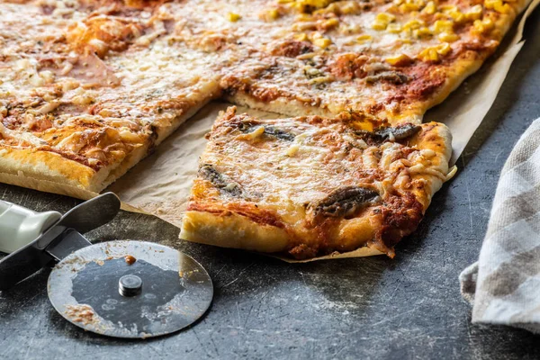 Pizza Italienne Maison Sur Table Cuisine — Photo