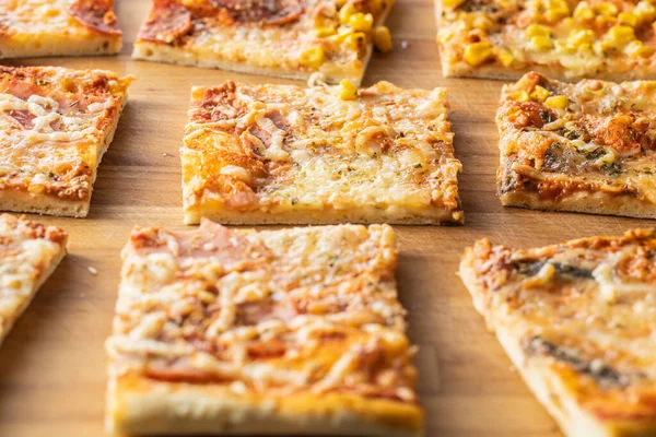 Yapımı Talyan Pizzası Parçaları — Stok fotoğraf