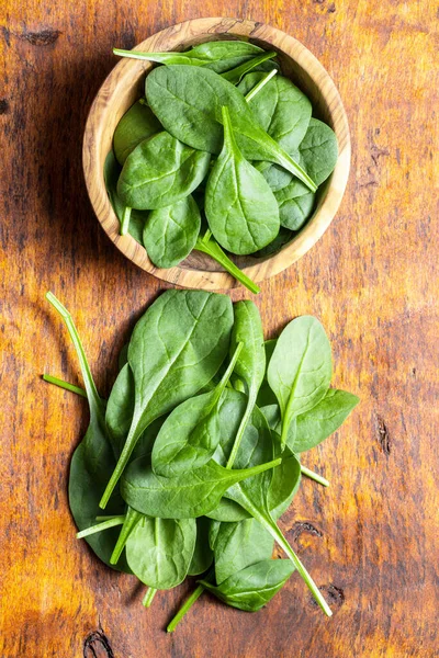 Baby Spinach Leaves Green Spinach Wooden Table Top View — Stock Photo, Image