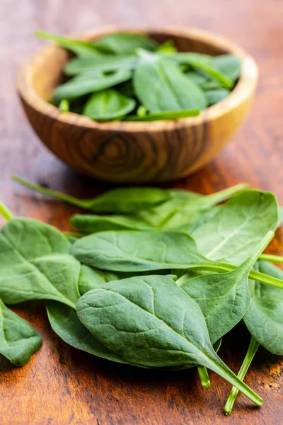Baby Spinach Leaves Green Spinach Wooden Table — Stock Photo, Image