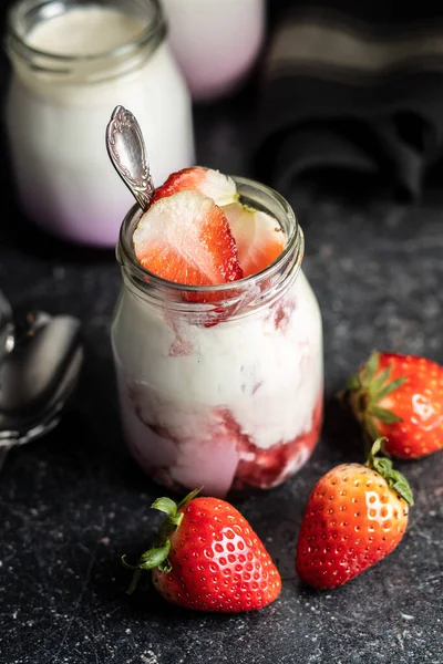 White Fruity Yogurt Jar Strawberries Black Kitchen Table — Stock Photo, Image