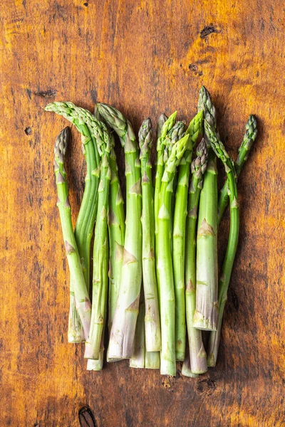 Fresh Green Asparagus Healthy Seasonal Vegetable Wooden Table Top View — Stock Photo, Image