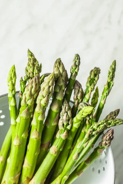 Fresh Green Asparagus Healthy Seasonal Vegetable Colander — Stock Photo, Image