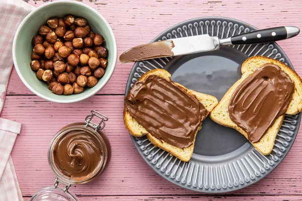 Pan Tostado Con Avellana Untada Crema Chocolate Dulce Plato Vista —  Fotos de Stock