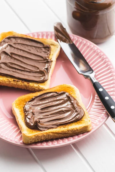 Pan Tostado Con Avellana Untado Plato Rosado Crema Chocolate Dulce —  Fotos de Stock