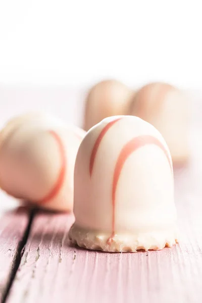 Sweet Foam Dessert Marshmallow Covered Strawberry Icing Pink Table — Stock Photo, Image