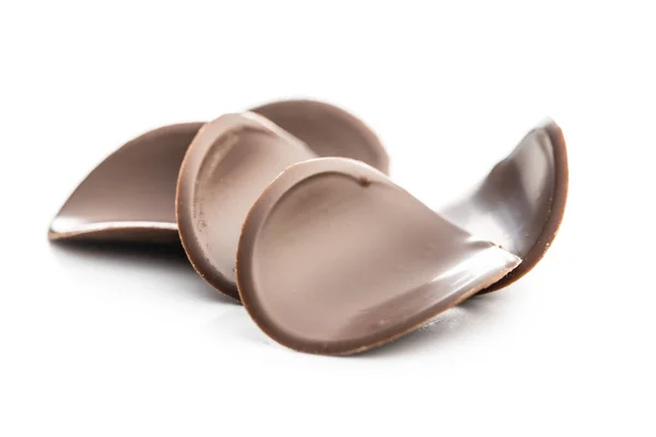 白地に隔離されたダークチョコレートチップ — ストック写真