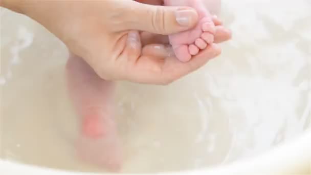 Massaggio del piede del bambino — Video Stock