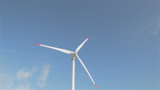 Windturbine és a felhők — Stock videók