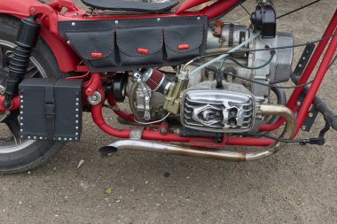 Kırmızı motosiklet parçaları