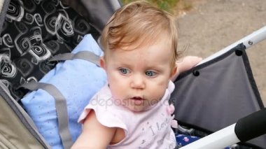 Güzel bebek bebek arabası.