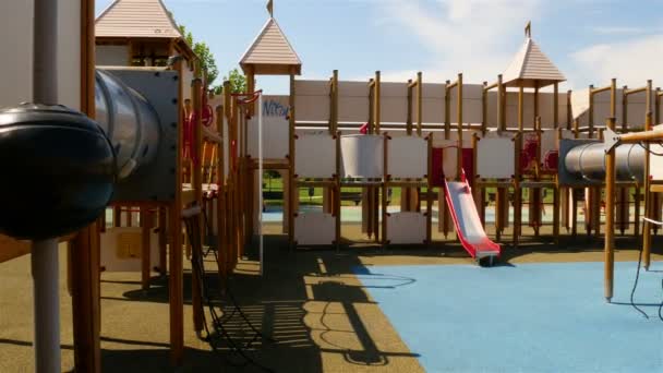 Crianças playground bonito — Vídeo de Stock