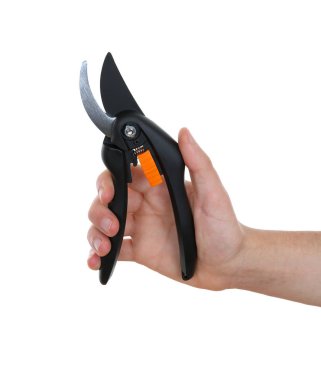 Bahçe makası bahçıvan elinde. yalıtım