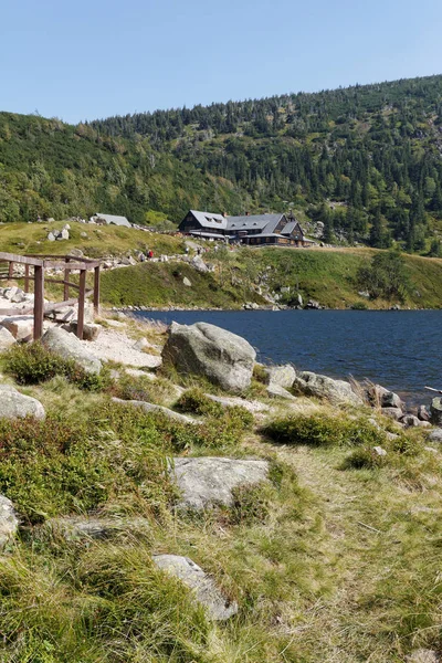 Montañas Karkonosze, vista con lago — Foto de Stock