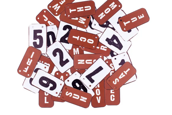 Etiquetas de etiqueta de mes y número en metal rojo — Foto de Stock