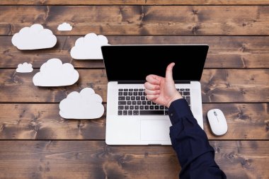 Başparmak ile bilgi işlem kavramı adamdan bulut