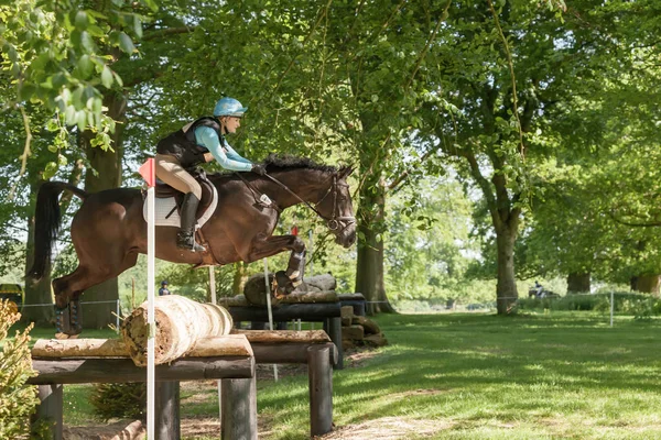 Houghton internationale paard proeven Chloe Lynn Calzini rijden — Stockfoto