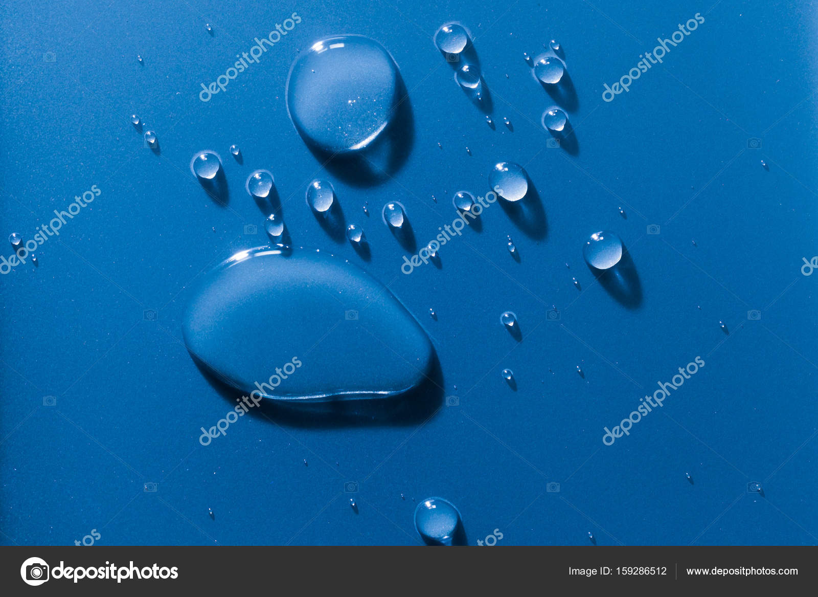 Buyuk Ve Kucuk Su Damlaciklari Yukaridan Izlendi Stok Foto C Mreco99 159286512