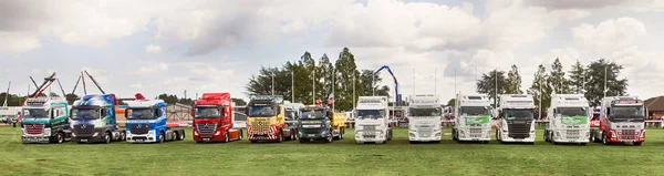 Truck lineup at Truckfest 2017 UK — Stock Photo, Image