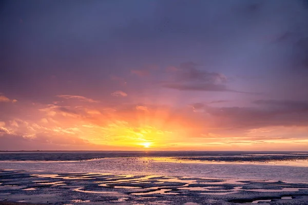 Odlivu západ slunce na pláži Norfolk — Stock fotografie