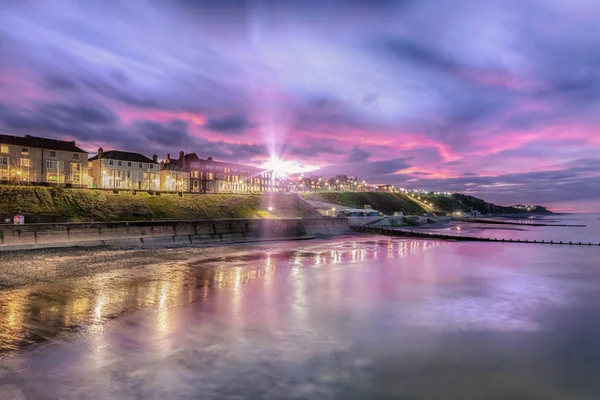 Sunburst sobre la ciudad de Cromer — Foto de Stock