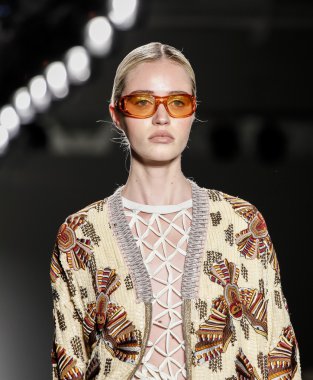 Custo Barcelona defilesi