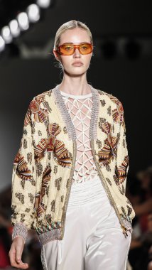 Custo Barcelona defilesi