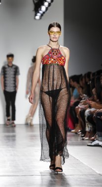 Custo Barcelona defilesi