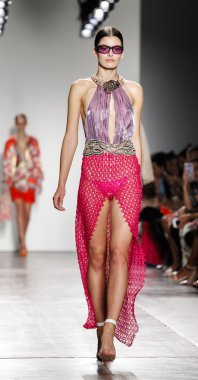 Custo Barcelona defilesi