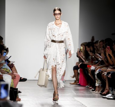 Custo Barcelona defilesi