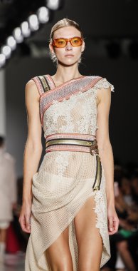 Custo Barcelona defilesi