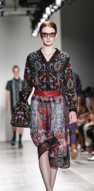 Custo Barcelona defilesi