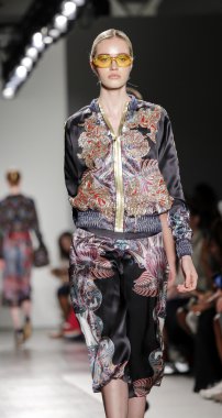 Custo Barcelona defilesi