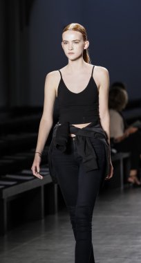 Custo Barcelona defilesi