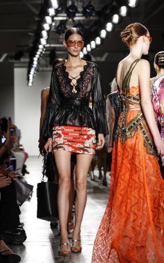 Custo Barcelona defilesi