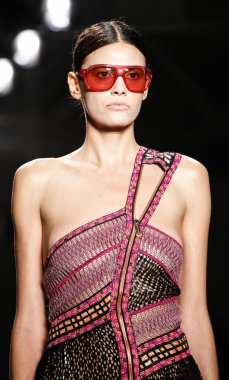 Custo Barcelona defilesi