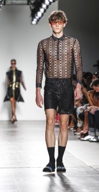 Custo Barcelona defilesi