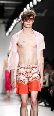 Custo Barcelona defilesi