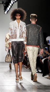 Custo Barcelona defilesi